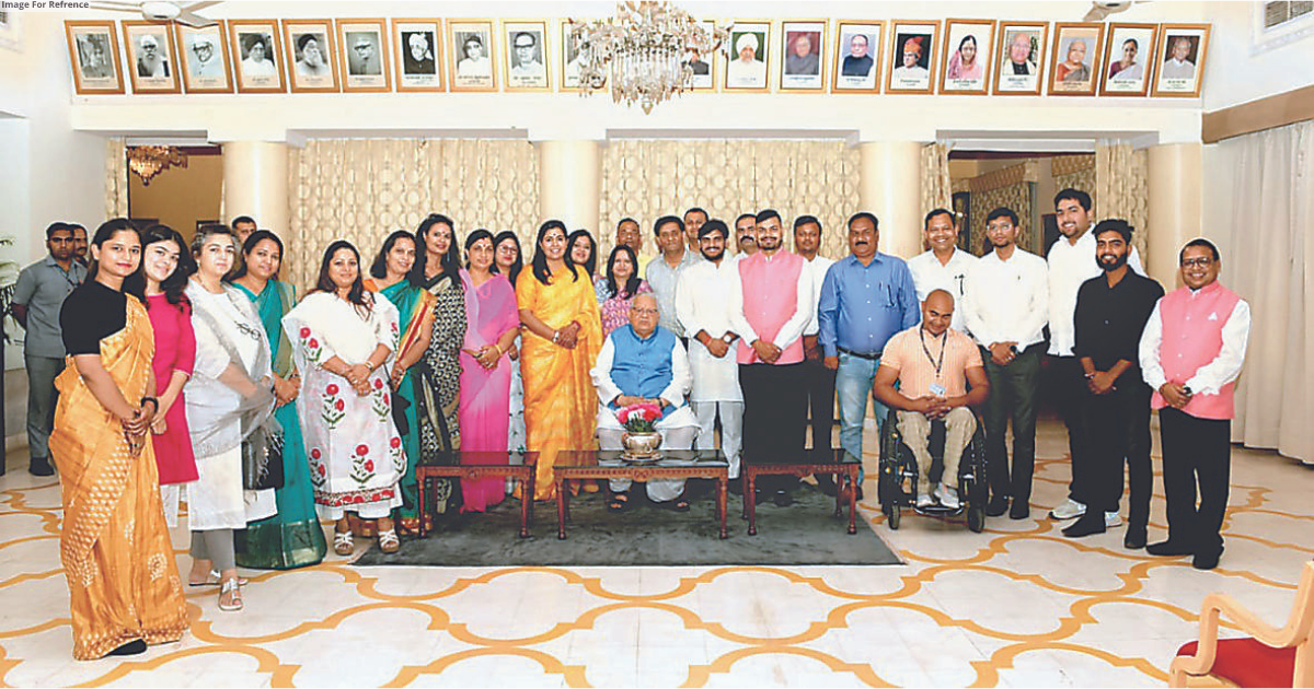 Ghumo Jaipur members led by Mayor Dr Soumya meet Governor Mishra